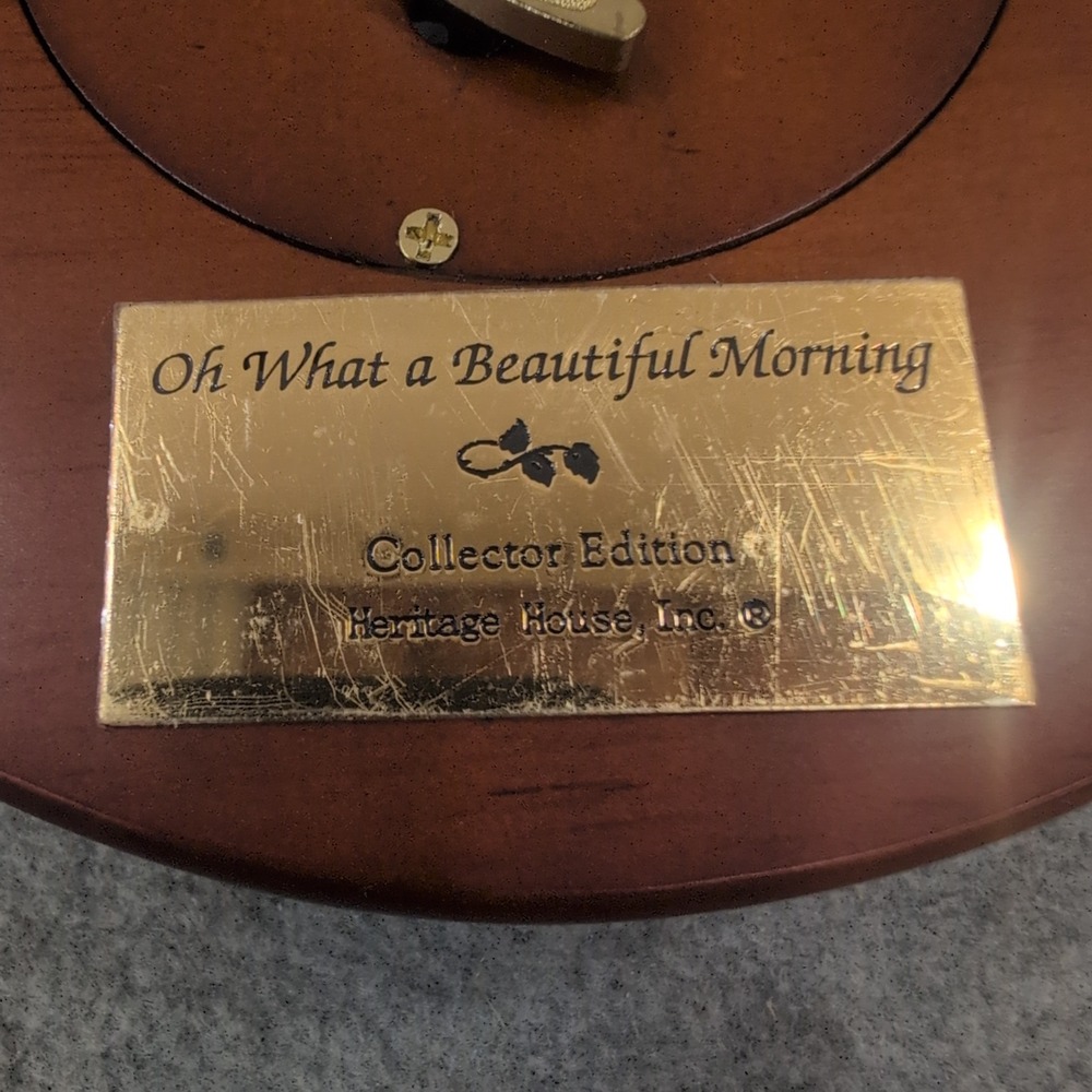 1996 Sansco Heritage House Angel Couple Music Box Oh What a Beautiful Morning - Picture 6 of 7
